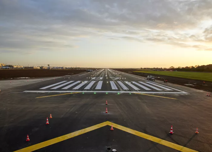 Renovation of runway 3 at Paris-Orly airport