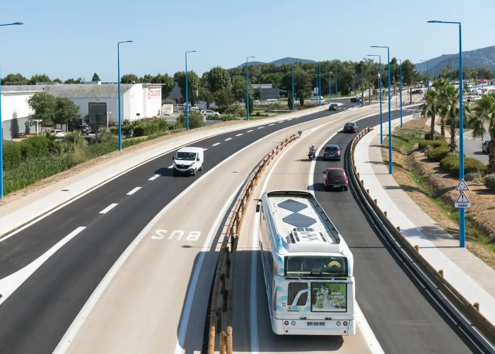 Colclair użyte na autostradzie miejskiej w Mandelieu-la-Napoule we Francji
