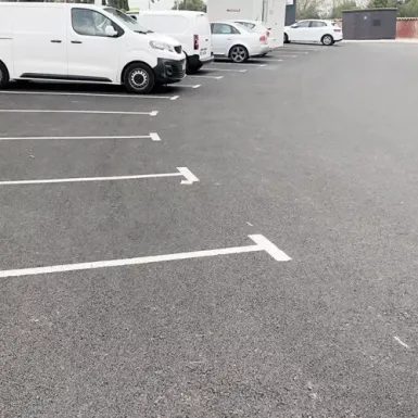 Raincol użyty na parkingu w Gardanne we Francji